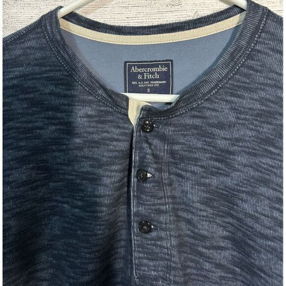 Abercrombie Fitch‎ Henley Blue Knit Long Sleeve Pullover Size Small Three Button
